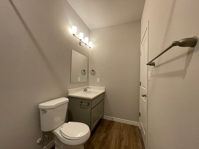 Building Photo - 115 Peruna Dr