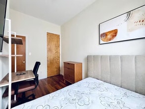 Building Photo - Furnished room/NOT APARTMENT