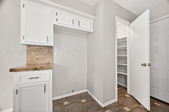 Building Photo - 21318 Park Brook Dr