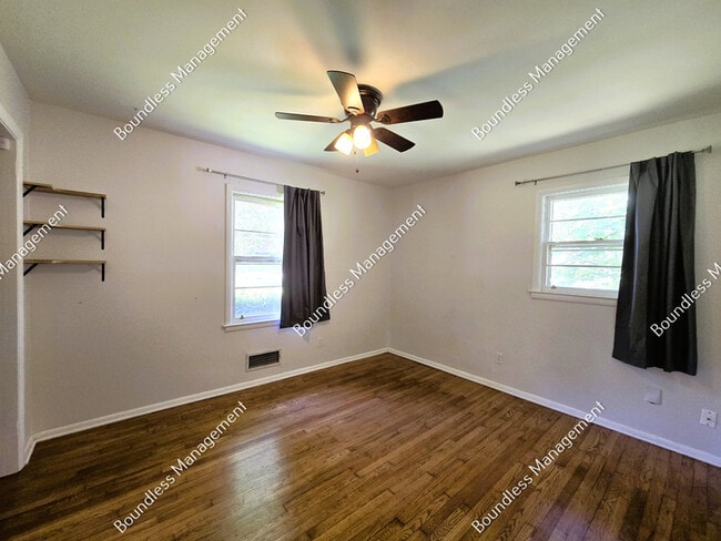 Building Photo - 2572 Woodgreen Dr