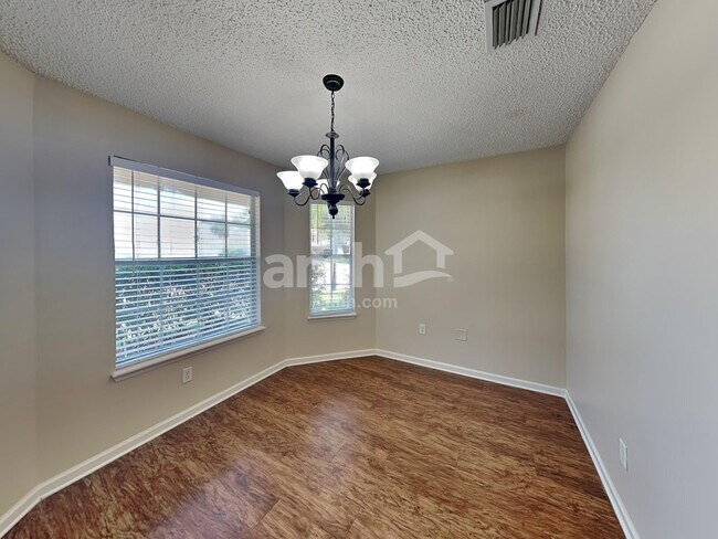 Building Photo - 14428 Woodfield Cir N