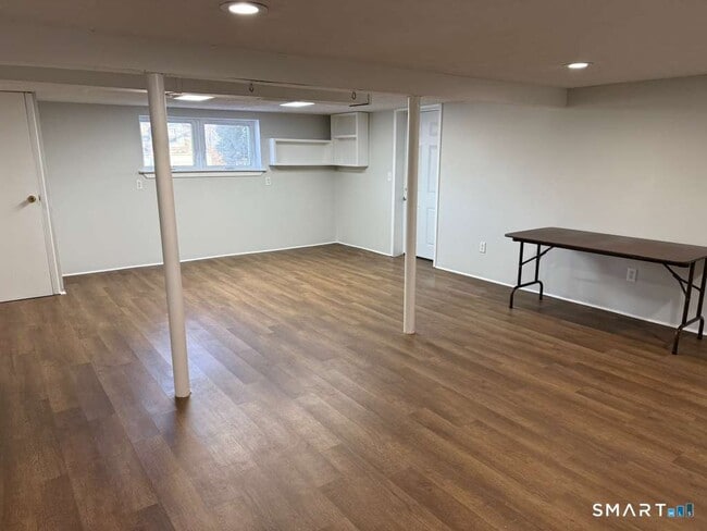 Building Photo - 7 Beechwood Dr