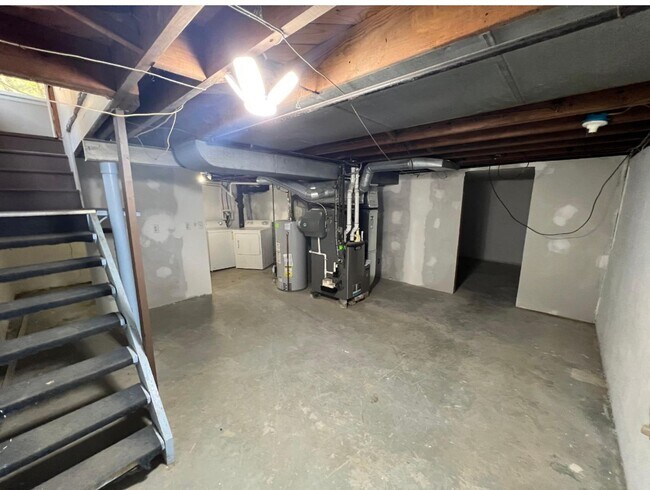 Building Photo - Beautiful 2 bedroom 1 bathroom