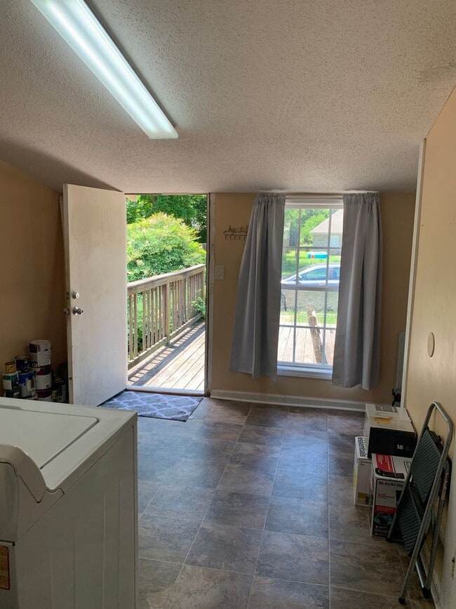 Building Photo - 1606 3rd Ave