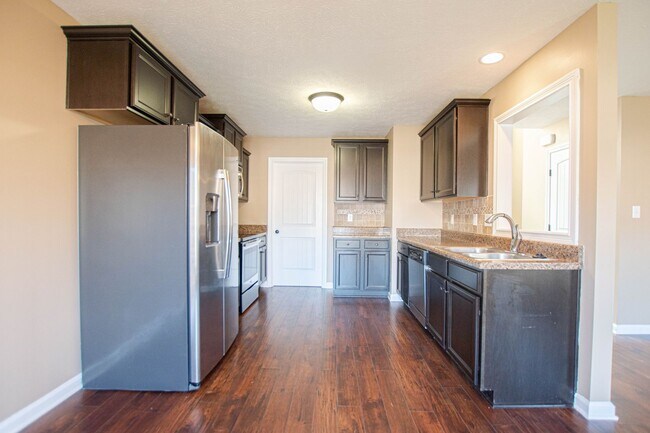 Building Photo - 613 Fennec Way