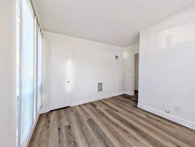 Building Photo - 1818 W Sumac Ln