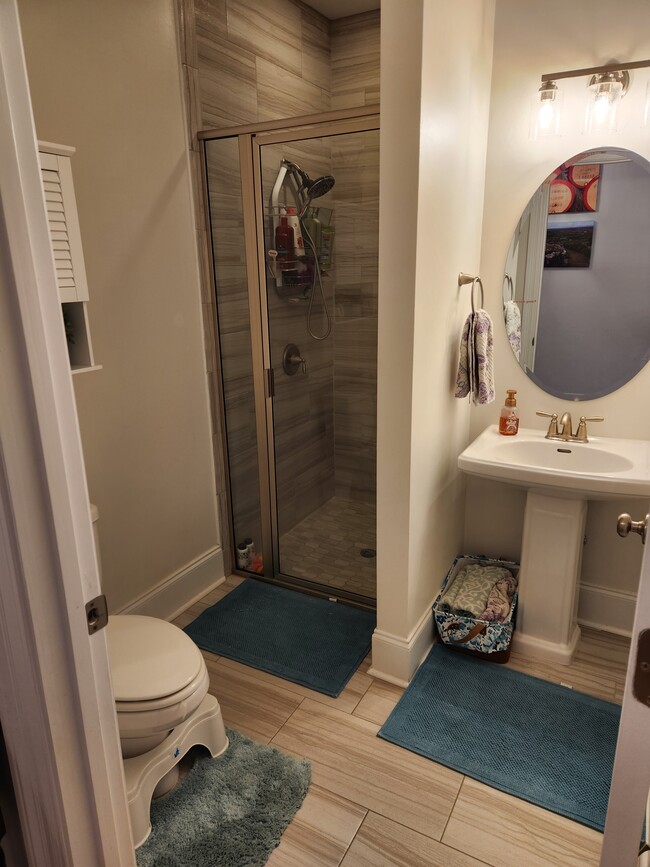 Building Photo - 5855 Vlg Rdg Wy