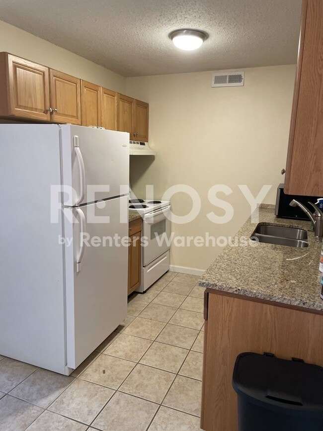 Building Photo - Two bed two bath condo unit in the heart of Saint Charles