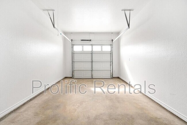 Building Photo - 3505 Abraham Dr