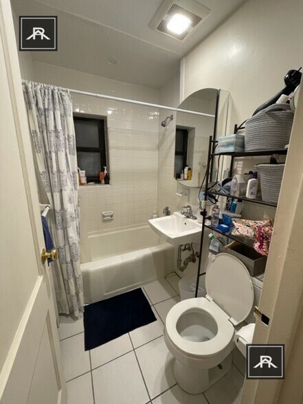 Building Photo - 32 Harvard Ave