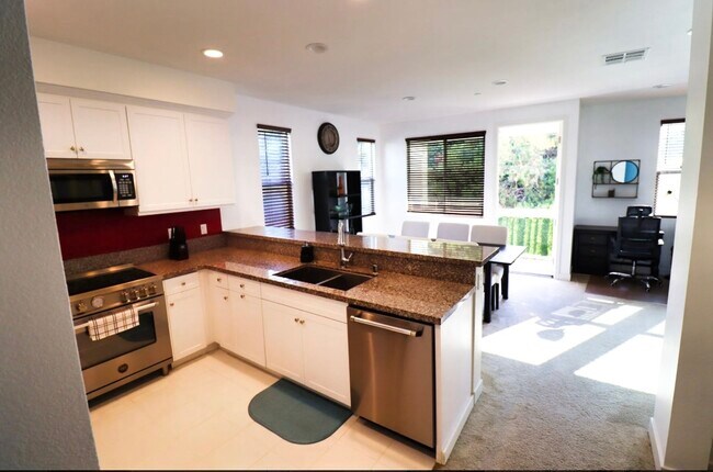 Building Photo - 1110 Makena Way