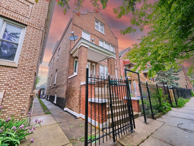 Building Photo - 3016 W 41st St
