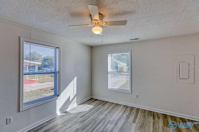 Building Photo - 2910 2nd Ave NW