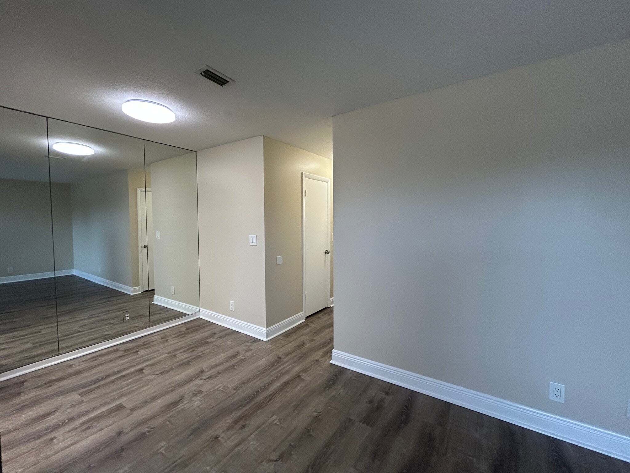 Building Photo - 1611 Green Ln