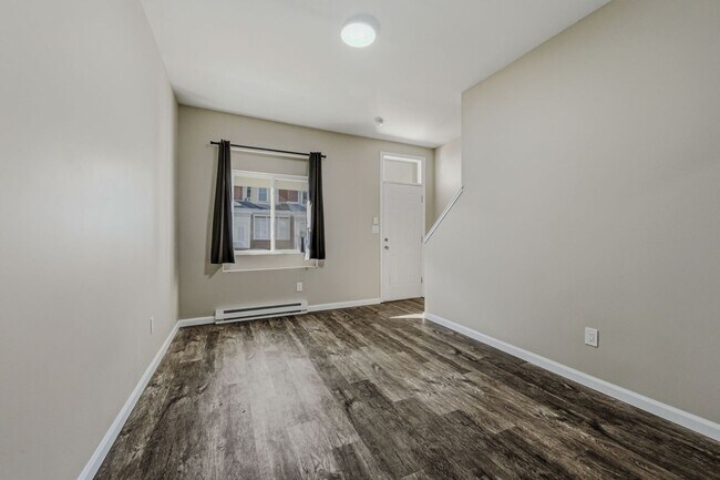 Building Photo - 2 bedroom one bath townhouse in Wilmington