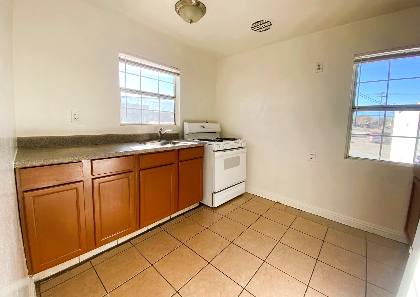 Building Photo - 15544 Eighth St