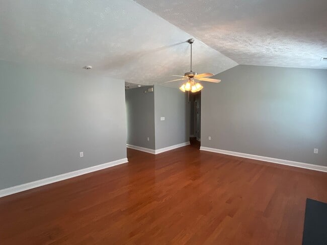 Building Photo - Charming 3 Bed, 2 Bath Plus Bonus Room in ...