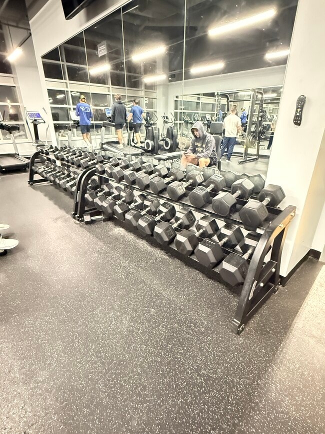 Building Photo - 544 N State St