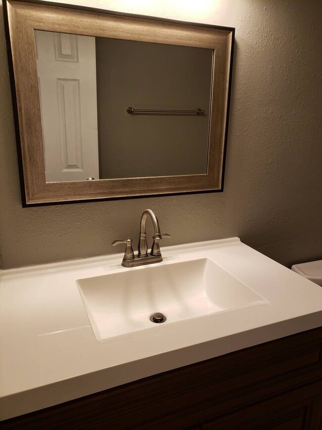 Building Photo - Great Efficiency Unit, Close to Tyndall AFB!