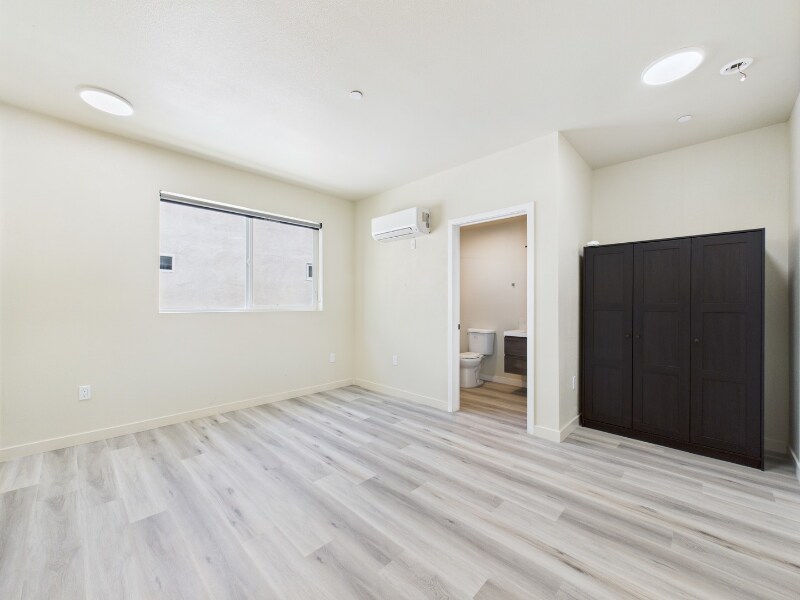 Building Photo - 8457 Langdon Ave