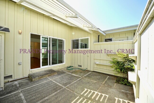 Building Photo - Reduced Rent! Now $3,300 (Was $3,500) Qual...