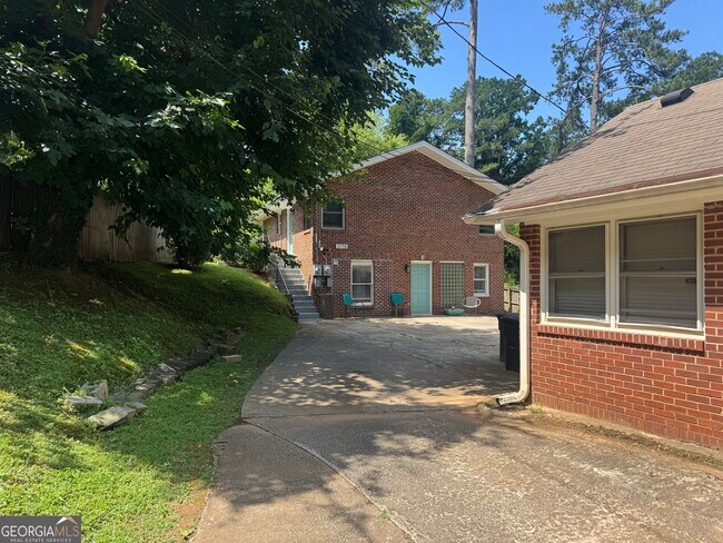 Building Photo - 2178 W Rugby Ave