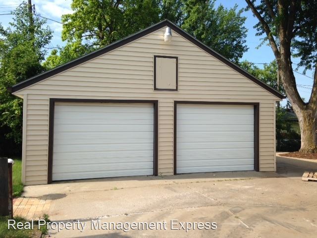 Building Photo - 3 br, 1 bath House - 2905 E 19th Street
