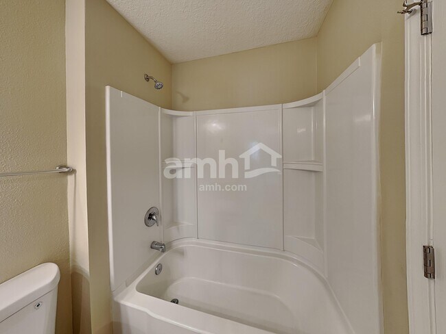 Building Photo - 332 Silver Glen Ave