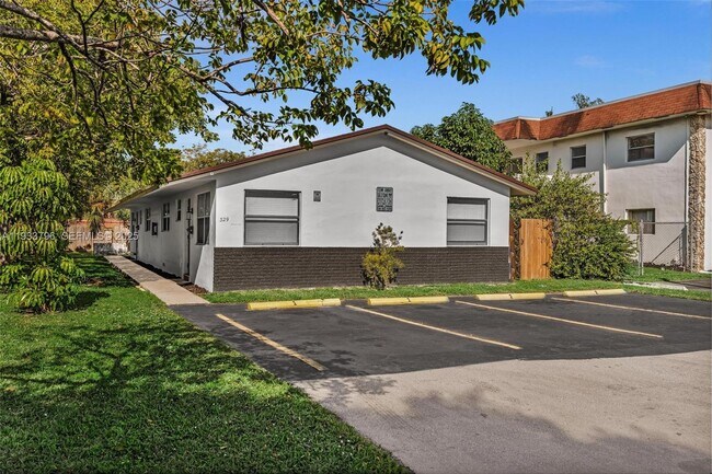 Building Photo - 329 SW 1st Ct