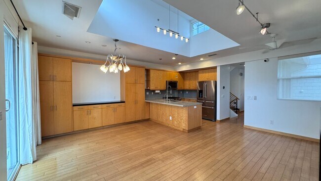 Building Photo - Stunning Townhome in the heart of Encinitas