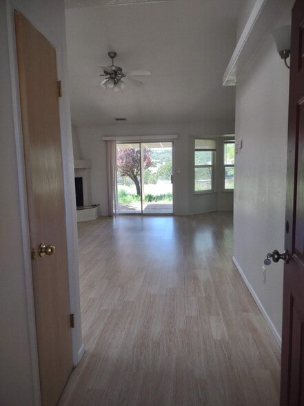 Building Photo - 20 Appaloosa Ln