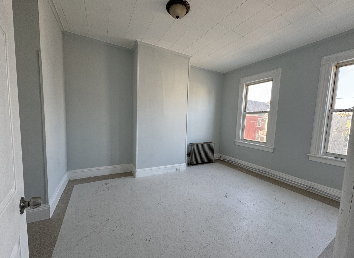 Building Photo - 96 Brown Pl