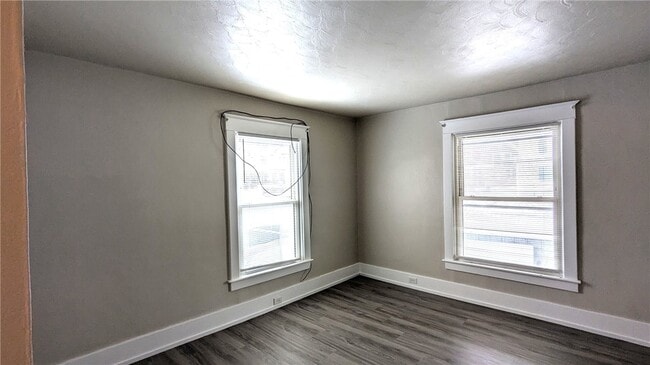 Building Photo - 502 Main St