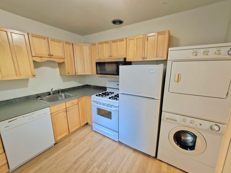 Kitchen with all of the amenities anyone would want including a dishwasher & laundry washer/dryer - 755 19th St