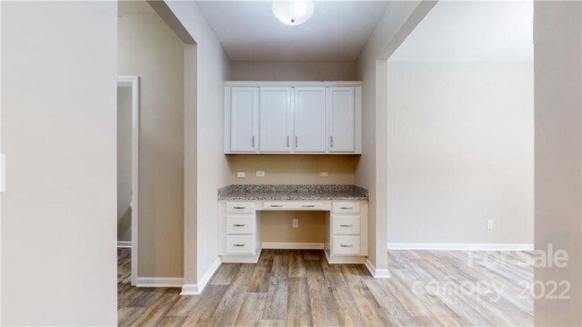 Building Photo - 8550 River Ridge Dr