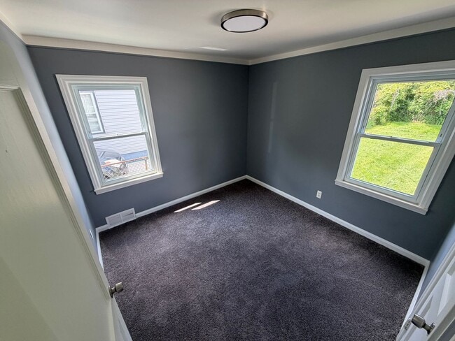 Building Photo - 3bd Bungalow w/basement