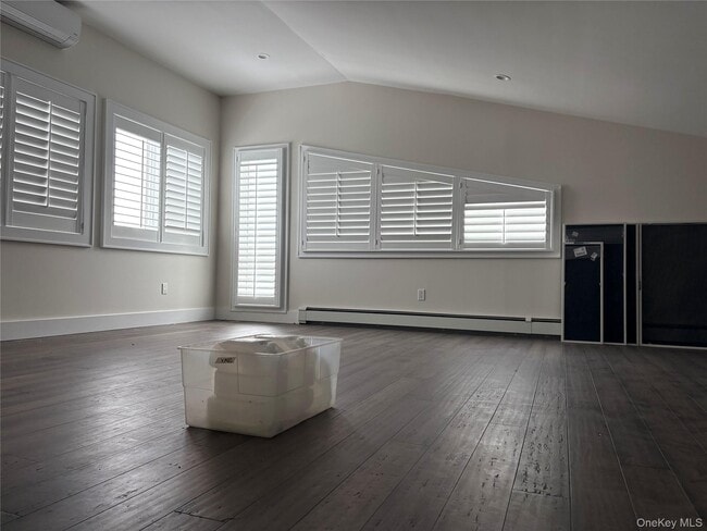 Building Photo - 2 Bay 9th St