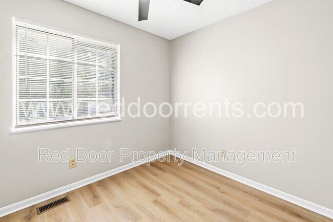 Building Photo - 5904 Beau Jardin Dr