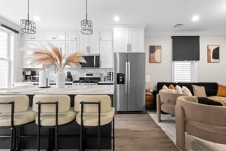 Building Photo - 3316 Summit Ave