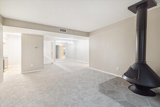 Building Photo - 3085 Walnut Bend Ln