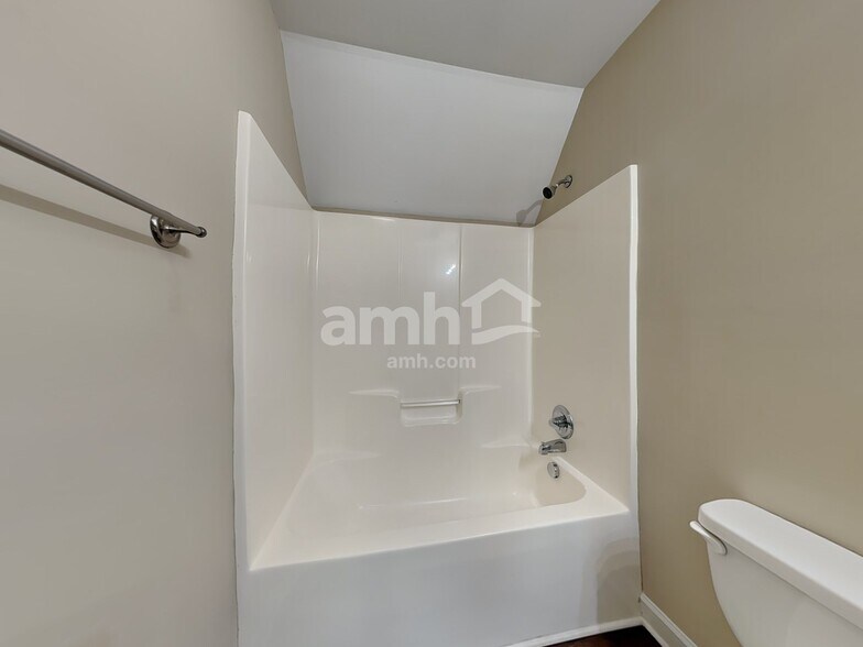 Building Photo - 224 Brooks Edge Dr