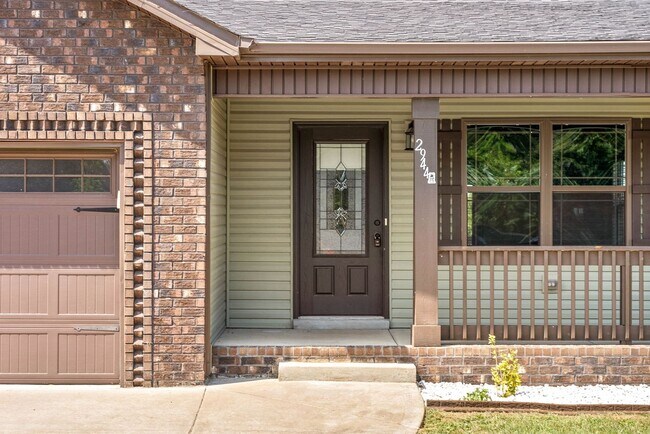 Building Photo - Pet Friendly Three Bedroom!