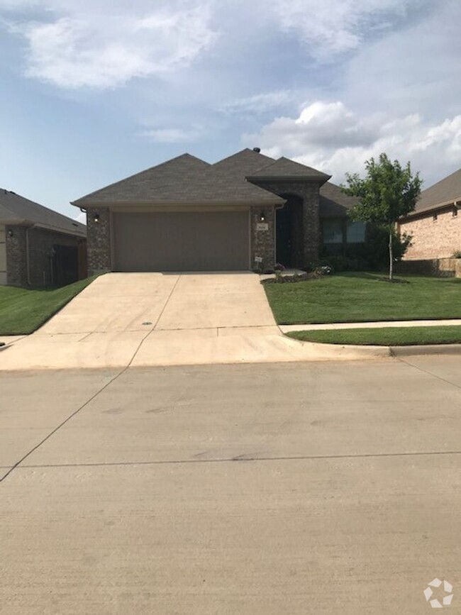 Building Photo - 3/2/2 Heights of Weatherford Estates