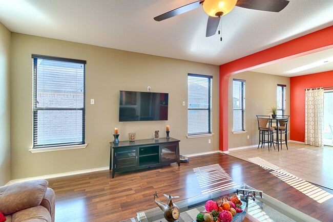 Building Photo - Cozy 3BR/2BA Home with Covered Deck & Fenc...