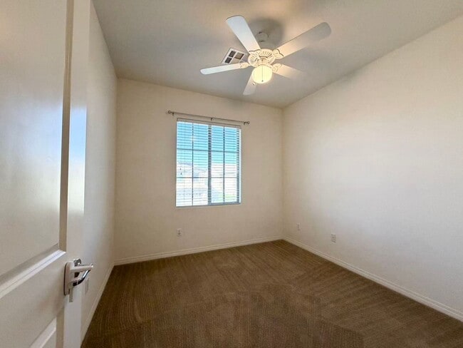 Building Photo - BEAUTIFUL 2 STORY TOWN HOUSE IN GATED COMMUNITY