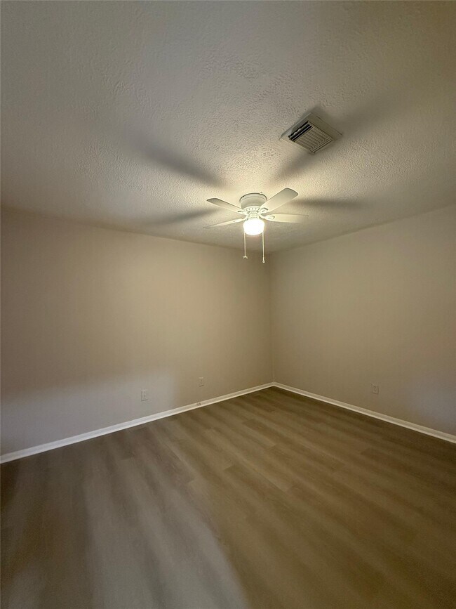 Building Photo - 1042 Cascade Creek Dr