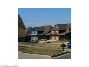 Building Photo - 1415 Willowbrook Cir