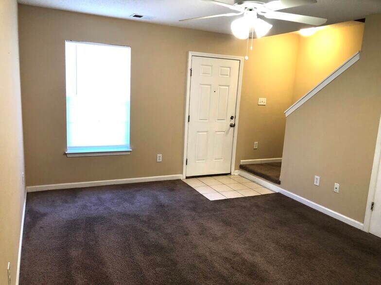 Building Photo - 6716 Bryant St