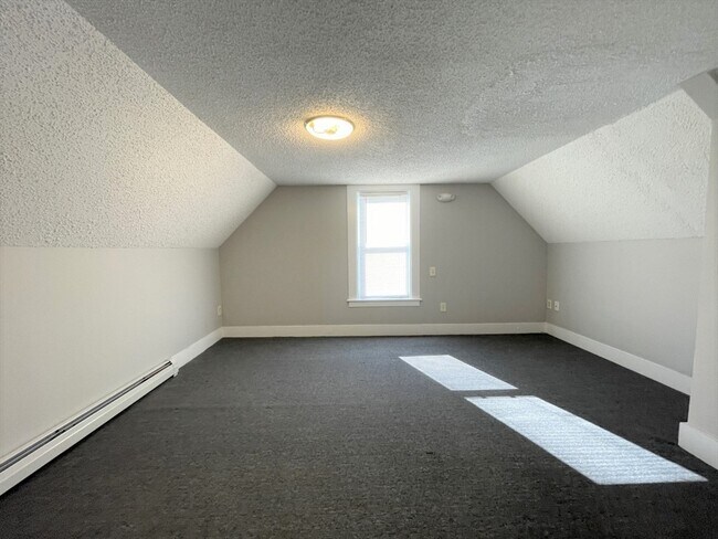 Building Photo - 539 Lincoln Ave