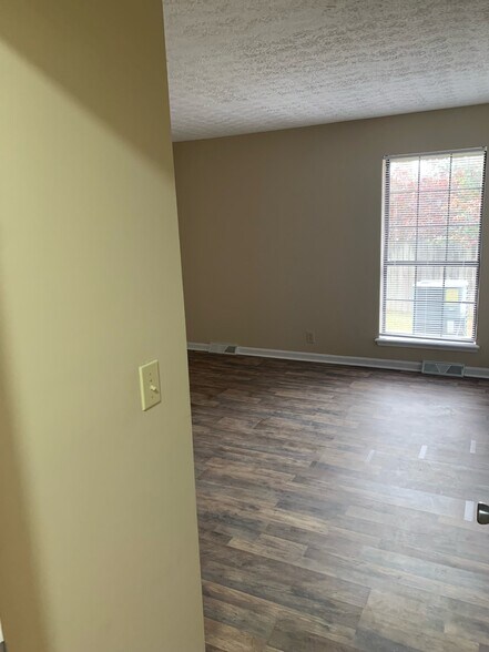 Building Photo - 3746 Chamberlain Ct